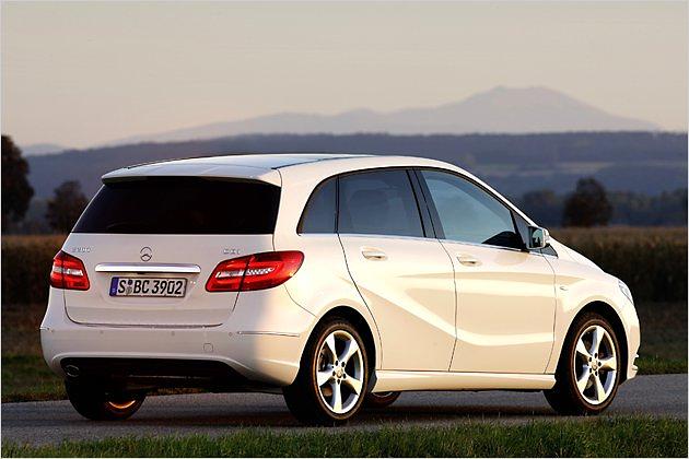 Aus dieser Perspektive sind die Sicken auf den Türen gut zu erkennen