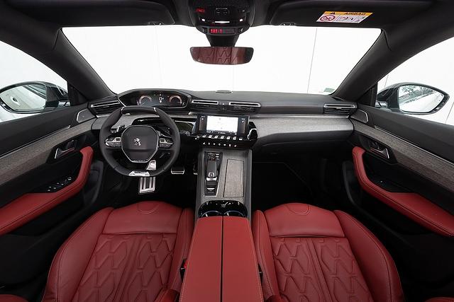 Peugeot 508 GT Puretech 225 - der Innenraum des Franzosen