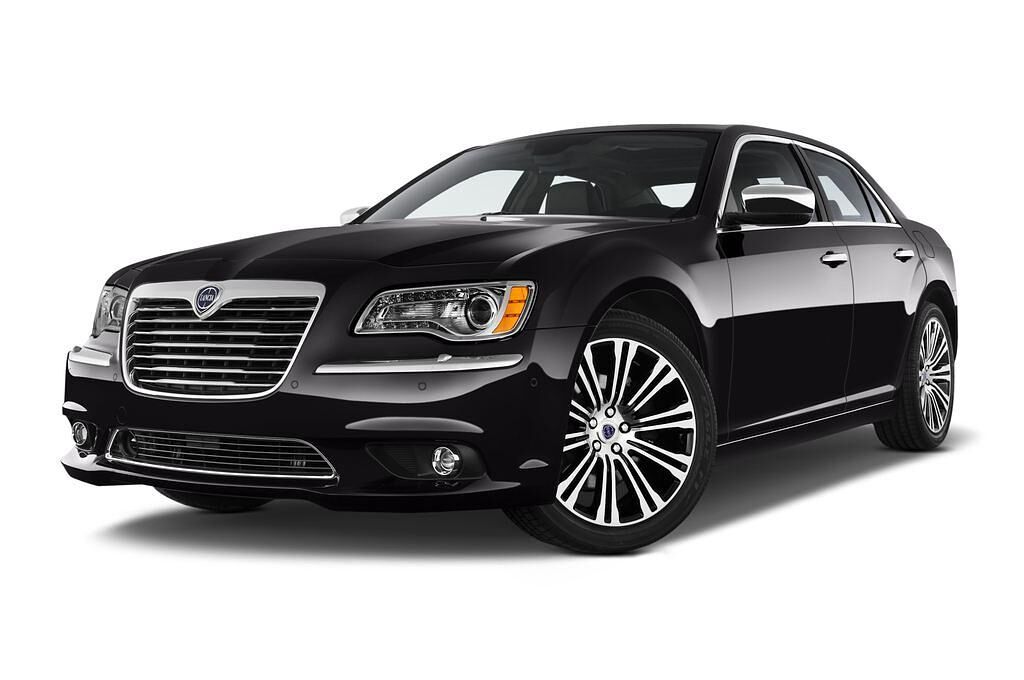 Lancia Thema (Baujahr 2011) Platinum 4 Türen seitlich vorne mit Felge