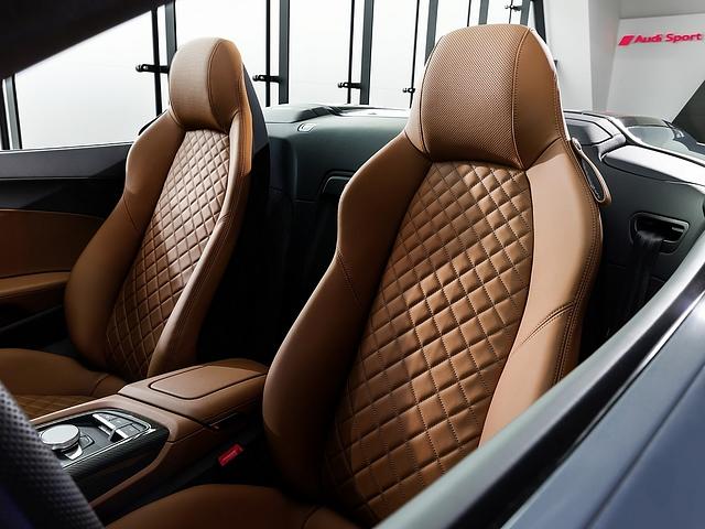 Der Spyder ist nur unwesentlich langsamer als das Coupé