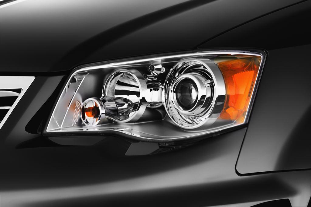 Lancia Voyager (Baujahr 2013) - 5 Türen Scheinwerfer