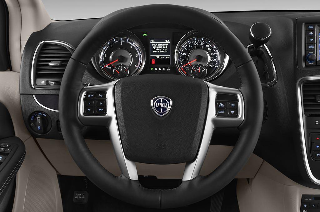 Lancia Voyager (Baujahr 2013) - 5 Türen Lenkrad