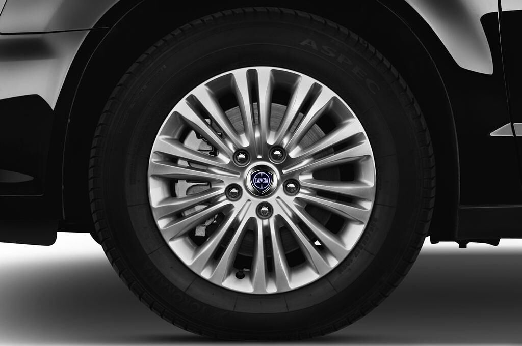 Lancia Voyager (Baujahr 2013) - 5 Türen Reifen und Felge