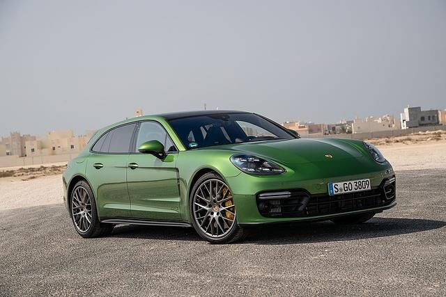 Der Porsche Panamera hat die Dreikammer-Luftfeder verbaut