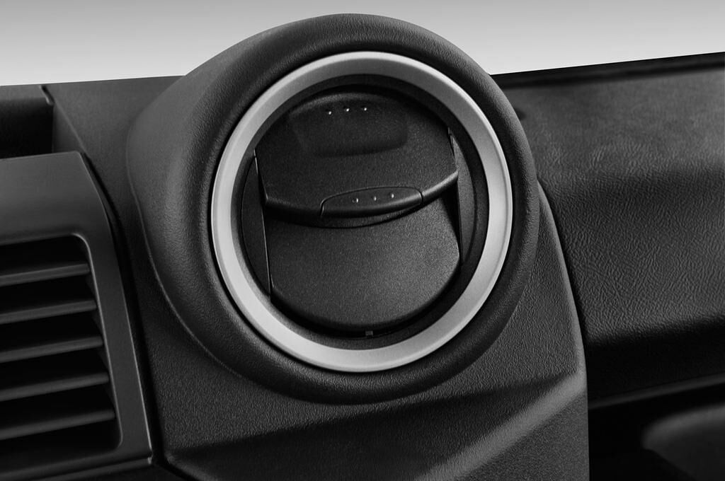 Land Rover Defender (Baujahr 2013) SE 3 Türen Lüftung