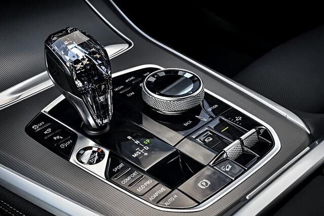 Dem neuen BMW X5 bleibt der iDrive-Controller auch in der Neuauflage erhalten