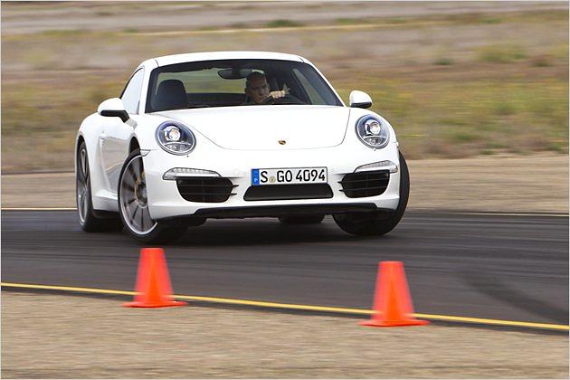 Der Porsche 911 in der Farbe White