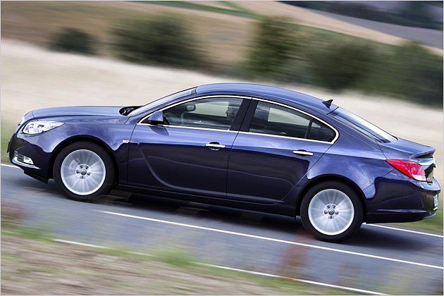 Die wichtigste Neuerung gibt es beim Insignia unter der Haube: Dort versieht nun ein 1,4-Liter-Turbobenziner seinen Dienst