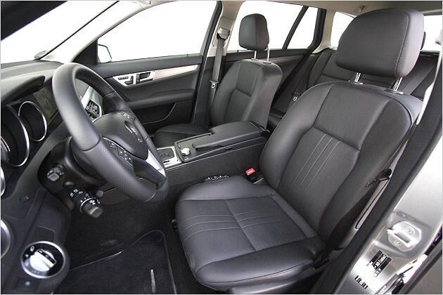 Die Sitze des Testwagens waren gegen 1.952 Euro Aufpreis mit Leder bezogen und mit dem Multikontursitz-Paket ausgerüstet