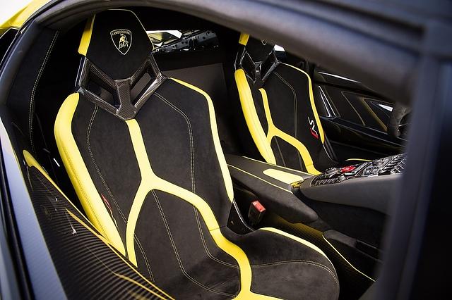 Lamborghini Aventador SVJ - wohl konturierte Sportsitze