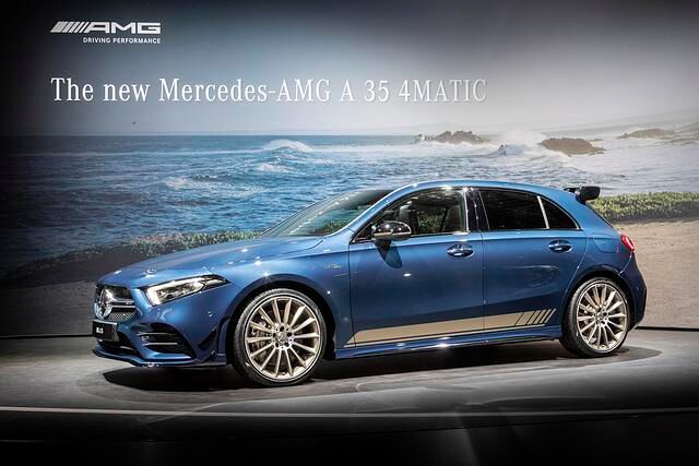 Auch die heißeste A-Klasse, der AMG A35 4matic, feiert in Paris Premiere