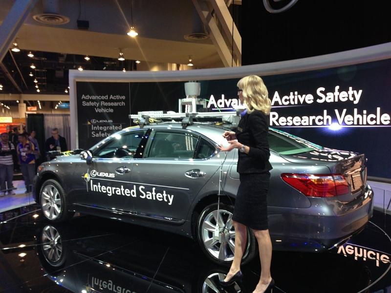 Lexus LS Zukunftsfahrzeug auf der CES 2013