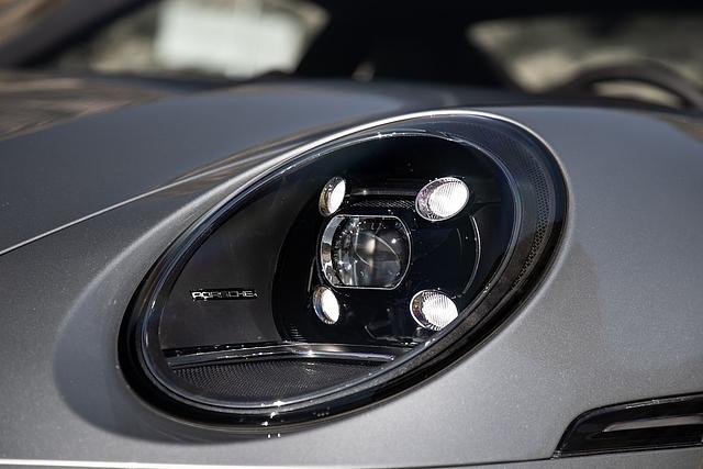 Die LED-Scheinwerfer haben das Vieraugen-Gesicht