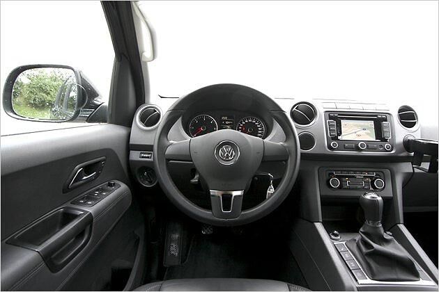 Leder wertet das übersichtliche Cockpit auf