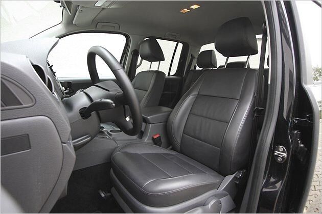 Ledersitze machen die Amarok-Kabine richtig nobel