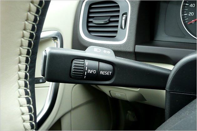 Typisch Volvo: Die wuchtigen Lenkrad-Satelliten