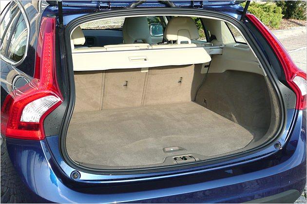 430 Liter Gepäck passen standardmäßig ins Heck des V60