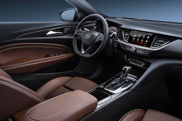 Punkten kann der Opel mit seinem aufgeräumten, übersichtlichen Cockpit, bequemen Sitzen und einem modernen Infotainment-System