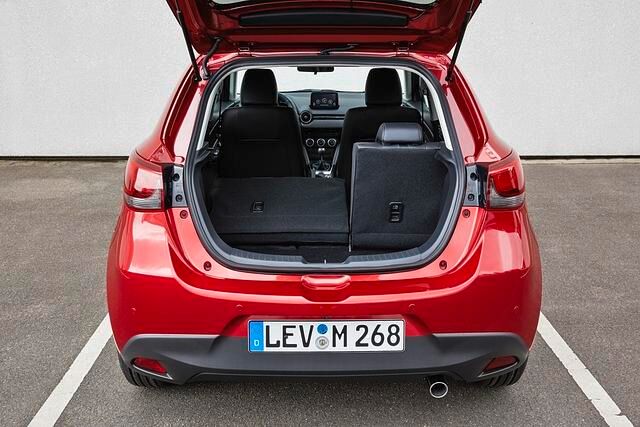 Der Kofferraum leidet unter der hohen Ladekante