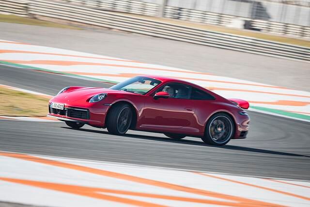  Der überarbeitete Boxer schüttelt jetzt 30 PS und 30 Newtonmeter mehr aus den sechs Zylindern