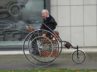 Ayrton  Perry Elektroauto - Aller Stromer Anfang