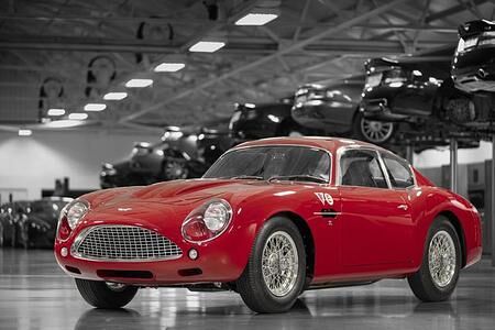 Aston Martin DB4 GT Zagato Continuation - Premiere in Le Mans Aston Martin DB4 GT Zagato Continuation - Premiere in Le Mans