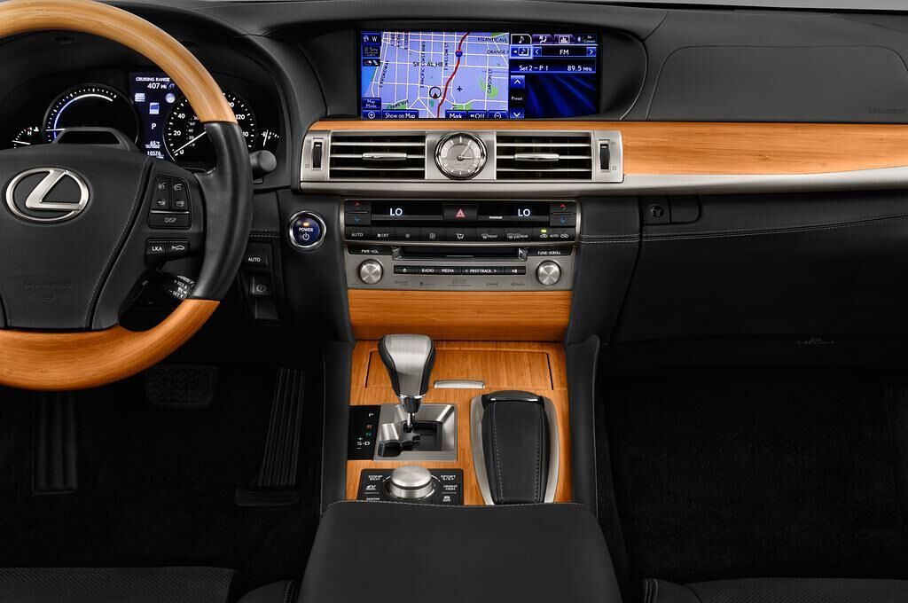 Lexus Ls (Baujahr 2015) - 4 Türen Mittelkonsole