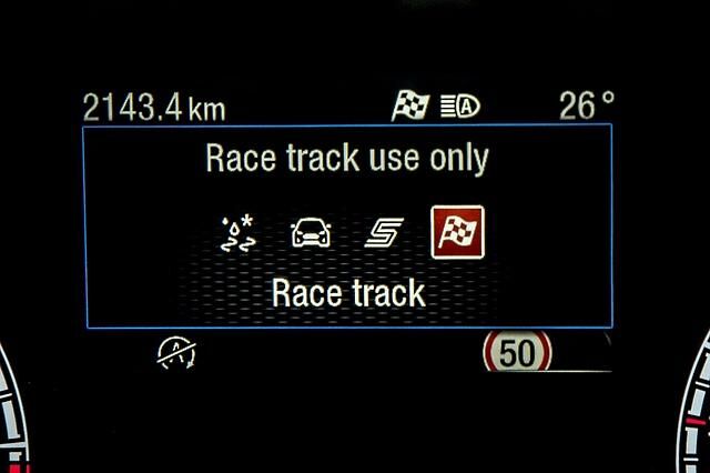 Den Race-Track Fahrmodus ist im Performance Paket enthalten