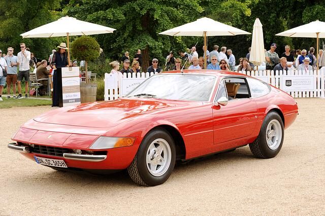 Doch auch italienische Edelware wurde auf dem Stoppelfeld präsentiert, schließlich waren auch die Ferrari-Enthusiasten am Start