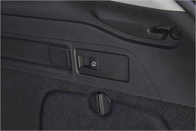 Einfach den Knopf im Kofferraum betätigen ...