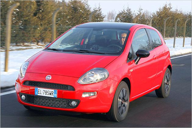 Beim Punto 0.9 TwinAir sind die Außenspiegelgehäuse schwarz lackiert