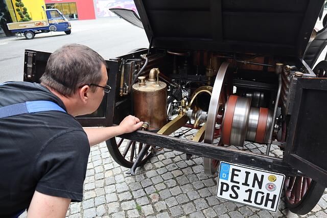 Bevor es losgehen kann, muss der Motor zum Leben erweckt werden