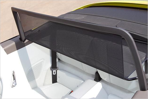 Das Windschott stellt sich per elektrischer Betätigung auf