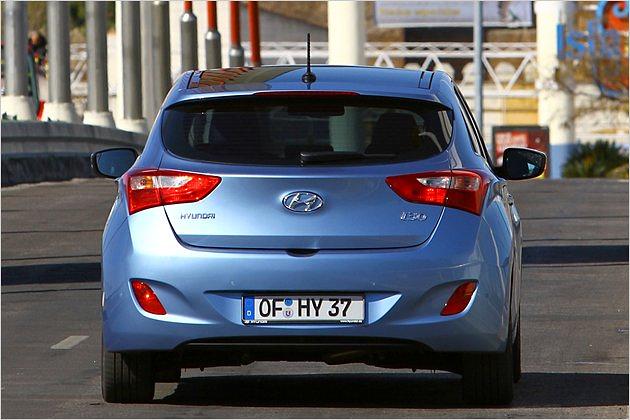 Der 128 PS starke CRDi sprintet in 10,9 Sekunden von Null auf Tempo 100