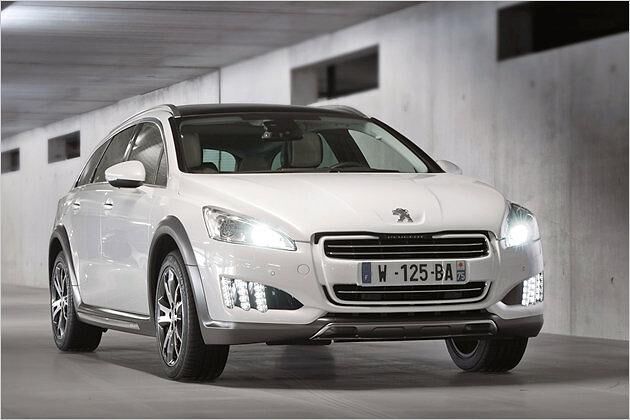 Der 508 RXH startet im April 2012, die Limousinenversion 508 HYbrid4 ohne Spezialoptik folgt im Sommer