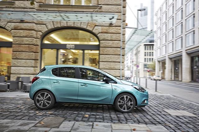 Etwas länger und geräumiger ist der Opel Corsa E mit fünf Türen