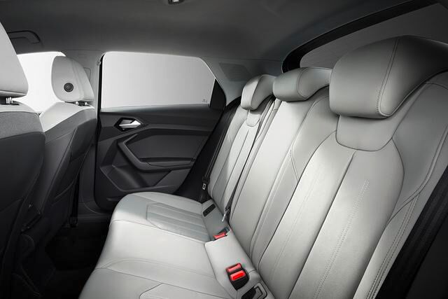 Hinten wird es selbst für mittelgroß gewachsene Menschen schnell eng 