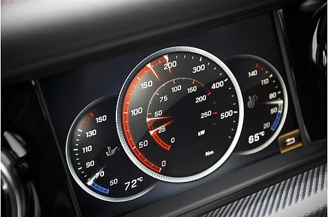 Mercedes AMG SLC 43 - überflüssige Sportanzeigen