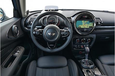 Das Cockpit des Mini Cooper SD Clubman All4