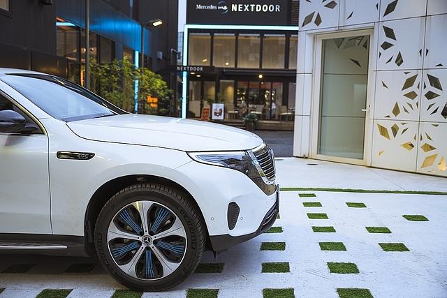 Mercedes EQC in Japan