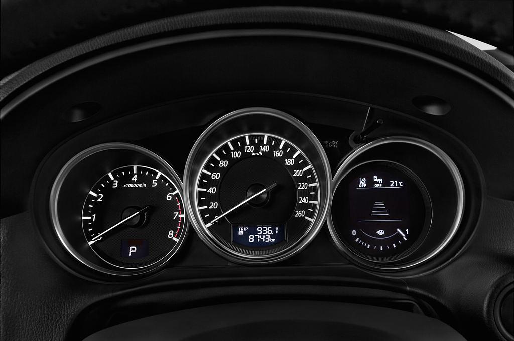 Mazda CX-5 (Baujahr 2015) Sports-Line 5 Türen Tacho und Fahrerinstrumente
