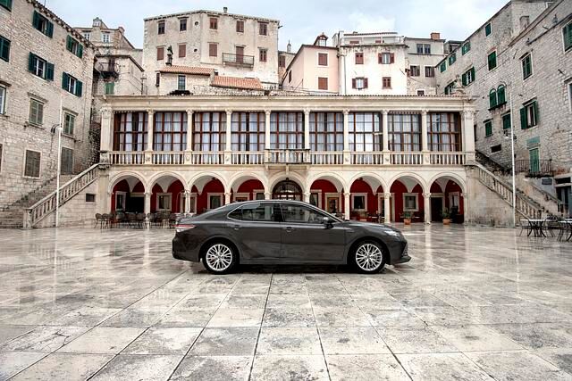 Der Camry bietet viel Platz hinten und einen mit 524 Litern ziemlich großen Kofferraum