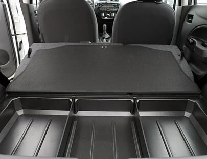 Bei umgeklappter Rückbank sind es erst einmal 881 Liter, ohne die Ablagefächer mitzuzählen.