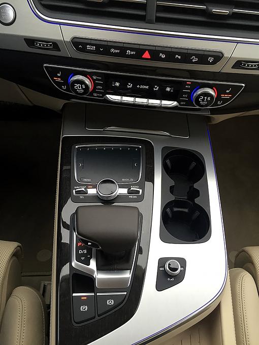 Audi Q7 3.0 TDI Quattro - die breite Mittelkonsole