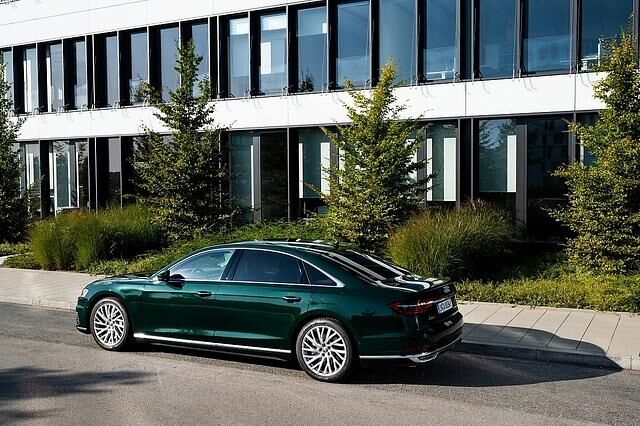Der Audi A8L 60 TFSI e quattro ist 5,30 Meter lang