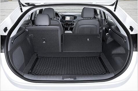 Der Kofferraum des Ioniq Hybrid nimmt es mit bis zu 1.505 Liter Gepäck auf
