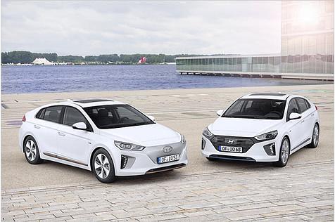 Der vollelektrische Hyundai Ioniq (links) kostet mindstens 33.300 Euro