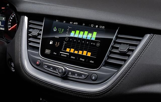 Auf dem acht Zoll Touchscreen lassen sich die Fahrdaten abrufen