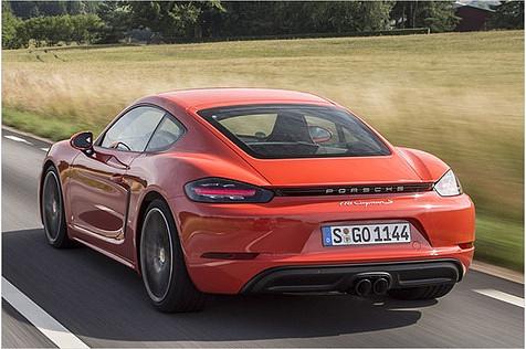 Am Heck fallen besonders die neuen dunklen Rückleuchten auf