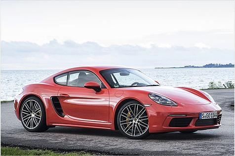 Bis auf Kofferraumdeckel, Dach und Frontscheibe wurde das Exterieur komplett überarbeitet